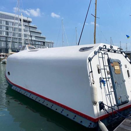 5 Star Ocean Village Marina Reconditioned Rnli Rig Life Boat Southampton Eksteriør bilde