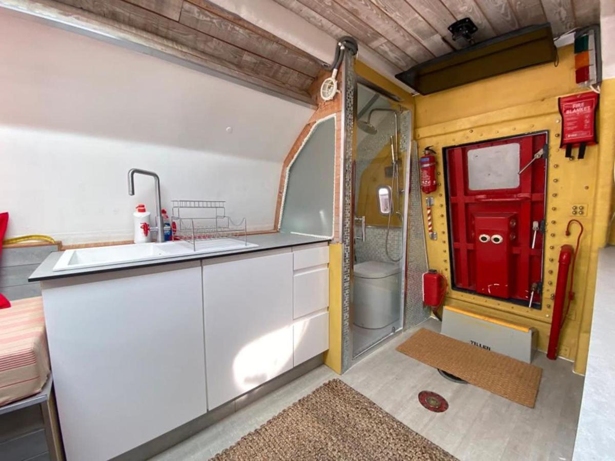 5 Star Ocean Village Marina Reconditioned Rnli Rig Life Boat Southampton Eksteriør bilde