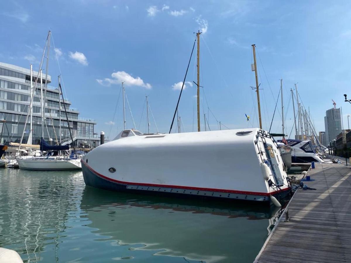 5 Star Ocean Village Marina Reconditioned Rnli Rig Life Boat Southampton Eksteriør bilde